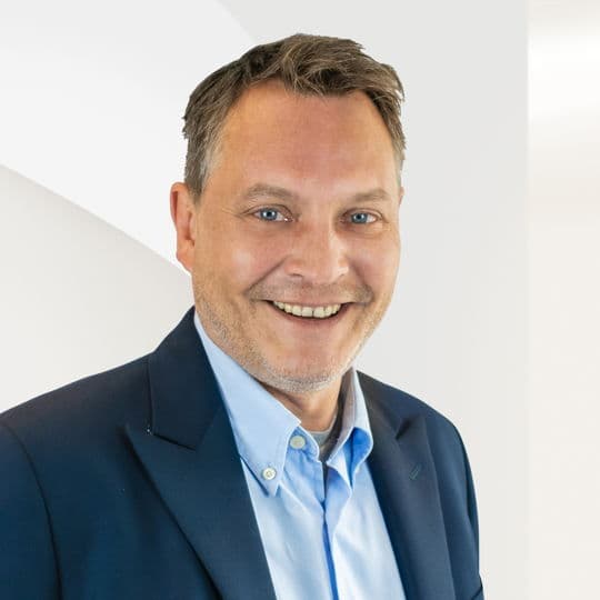 Portrait photo of Sven Renner