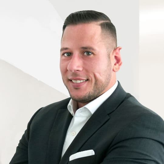 Portrait photo of Tobias Hahn