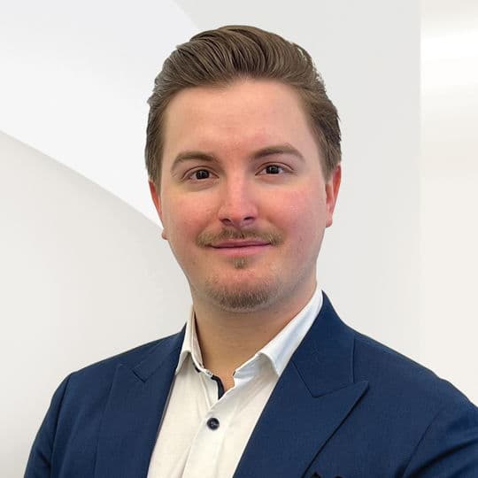 Portrait photo of Tom Reuter