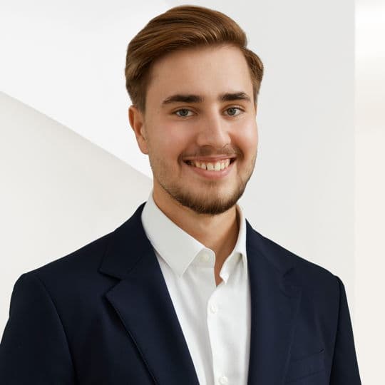 Portrait photo of Christopher Roggan