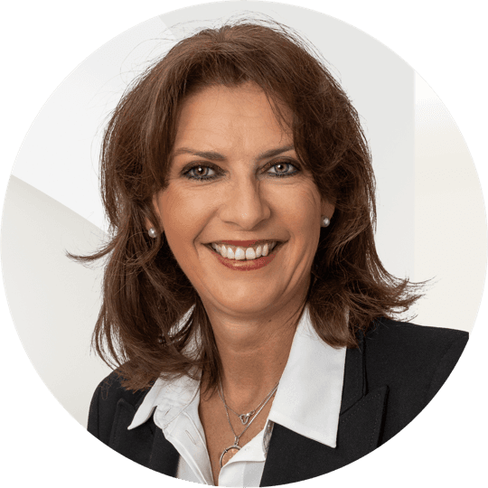 Portrait photo of Stefanie Oster