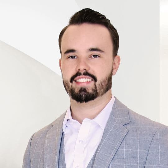 Portrait photo of Florian Schölzel