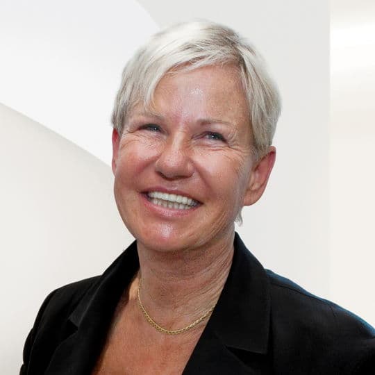 Portrait photo of Helga van Deijzen