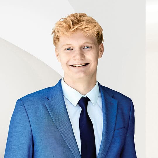 Portrait photo of Leonard Schnurer