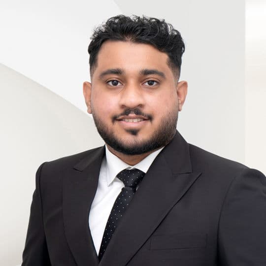 Porträtfoto von Adil Jogee