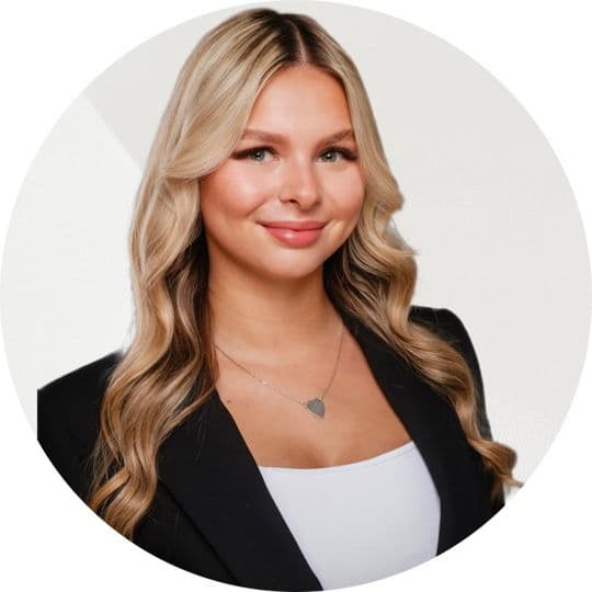 Portrait photo of Jaqueline Gramann