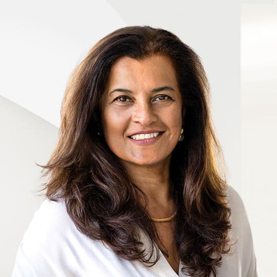 Porträtfoto von Sudha Schlesinger