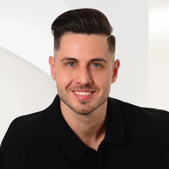 Portrait photo of Jan Neumann