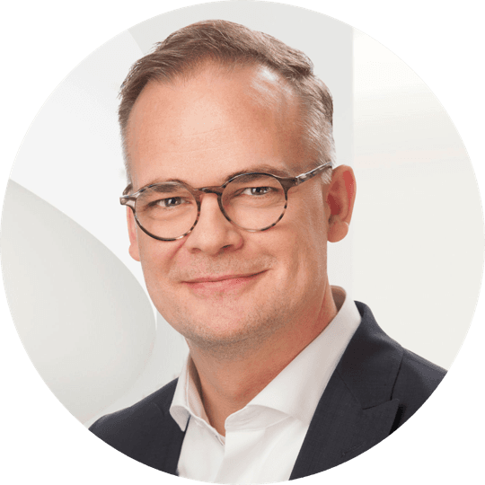 Portrait photo of Steffen Schroth