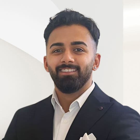 Portrait photo of Eric Narula