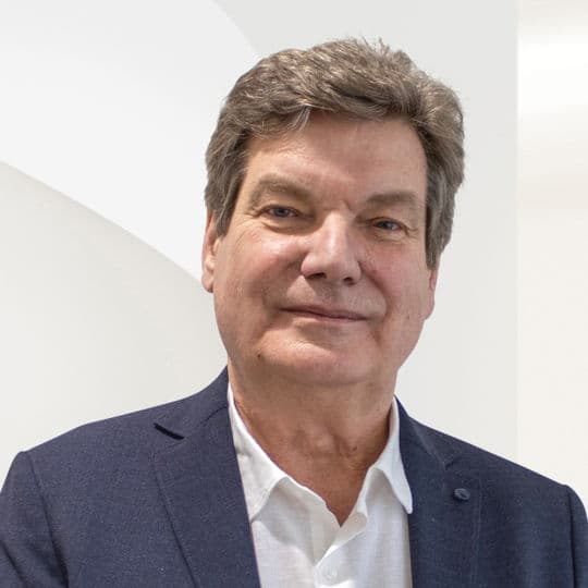 Portrait photo of Robert Schenk