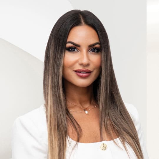 Portrait photo of Isis El-Khoury