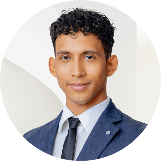 Portrait photo of Jose Roa