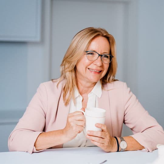 Portrait photo of Caren Kopp