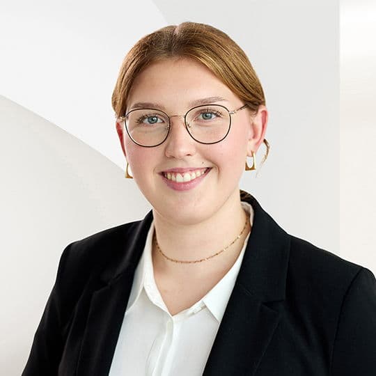 Portrait photo of Lara Dejoks