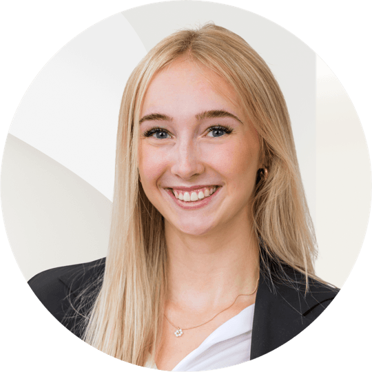 Portrait photo of Amelie Schnur