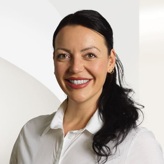 Portrait photo of Elina Baller