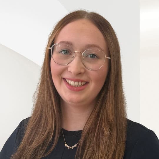 Porträtfoto von Julia Hofmann