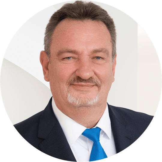 Portrait photo of Alexander Schmidt