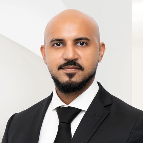 Portrait photo of Sharaz Gill