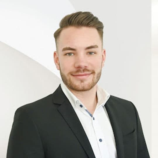 Portrait photo of Anton Welzel