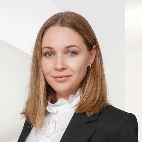 Portrait photo of Nadja Peters