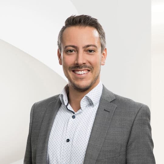 Portrait photo of Alexander Amesöder