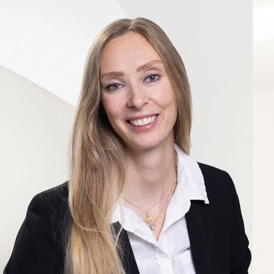 Portrait photo of Claudia Schultz