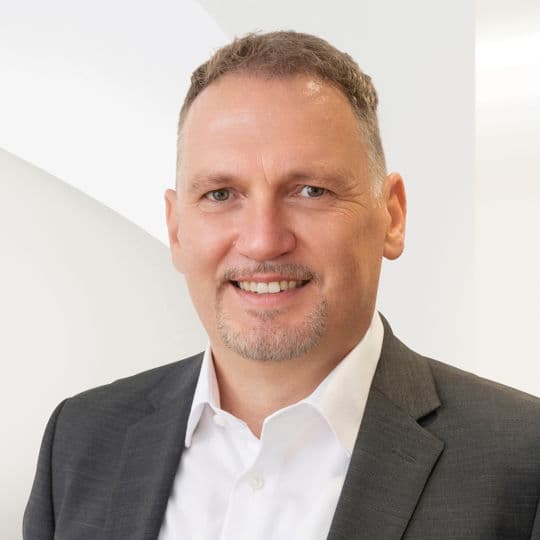 Portrait photo of Andy Lindert