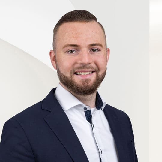 Portrait photo of Lukas Enzler