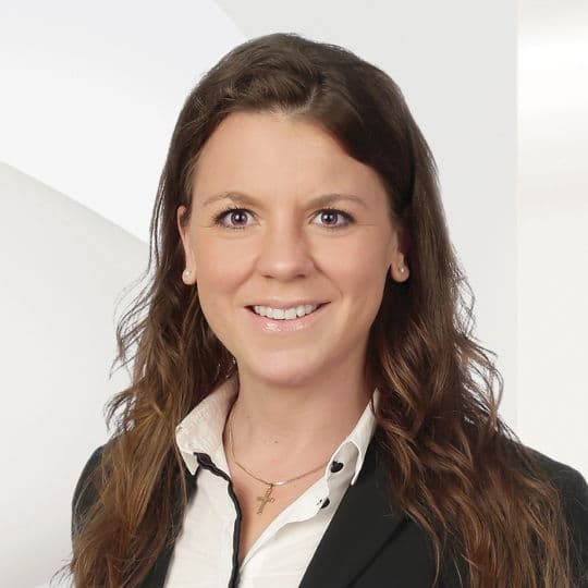 Portrait photo of Lisa Alt