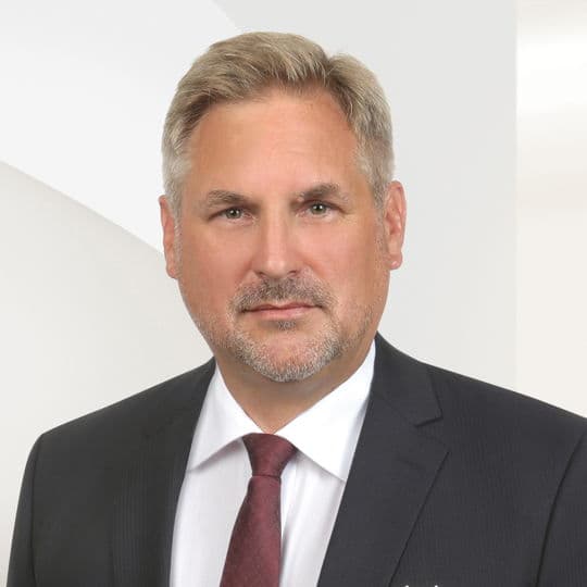 Portrait photo of Claus Zollner