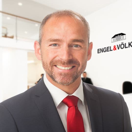 Portrait photo of Sascha Brandes