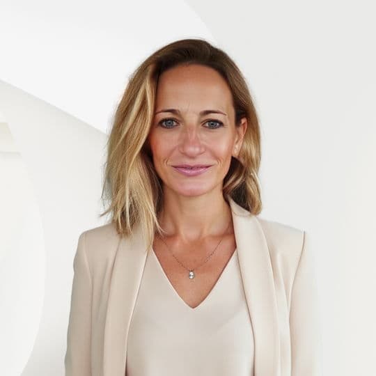 Portrait photo of Sara Deen