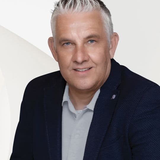 Portrait photo of Jörg Hammann