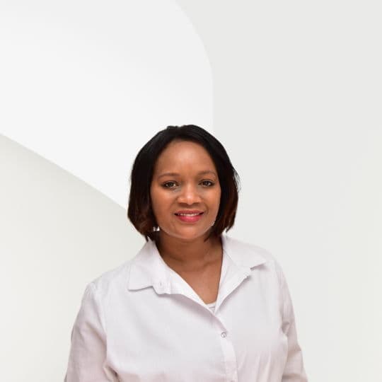 Portrait photo of Leeanne Roderick