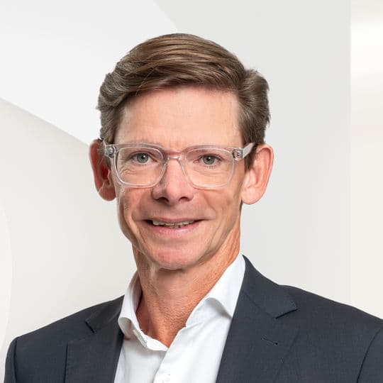 Porträtfoto von Edward B.Y. Derksen