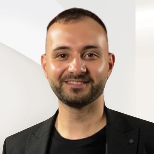 Portrait photo of Emrah Özkan