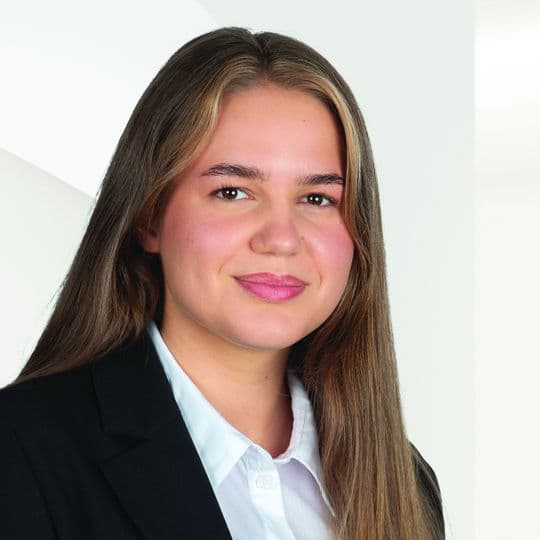 Portrait photo of Alexandra Geisler