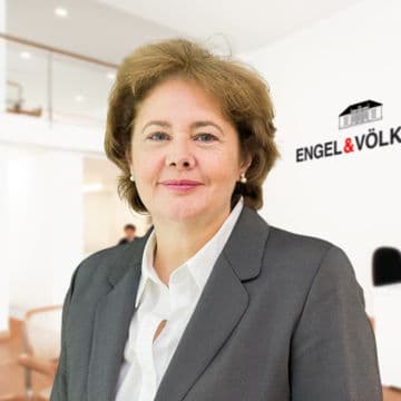 Portrait photo of Carmen Pradas