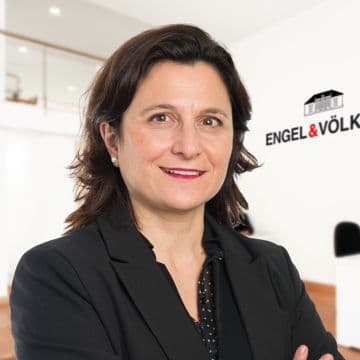 Portrait photo of Veronica Laudani