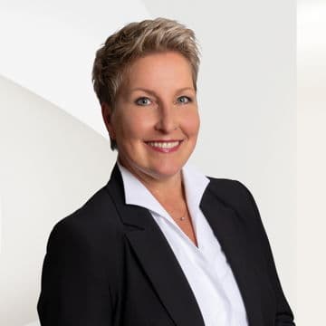 Portrait photo of Steffanie Maurach