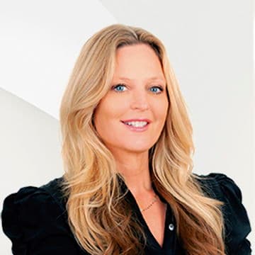 Portrait photo of Cheri Reeves