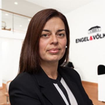 Portrait photo of Pilar Crespo