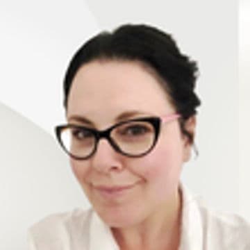 Portrait photo of Jackie De Waal