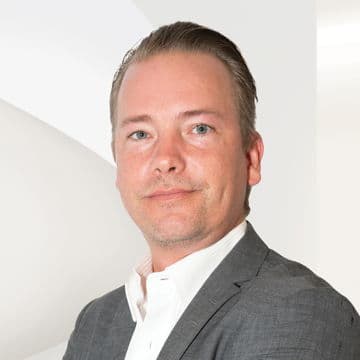 Portrait photo of Julian Schwarz