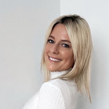 Portrait photo of Nadine Gallus