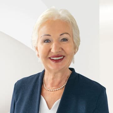 Portrait photo of Iris Heine