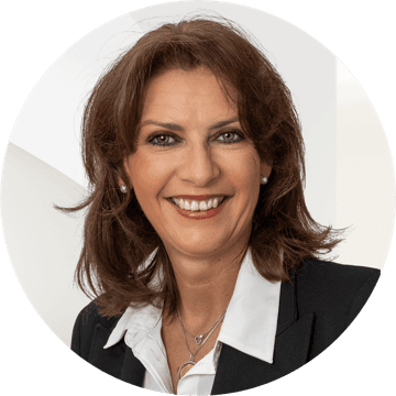 Portrait photo of Stefanie Oster