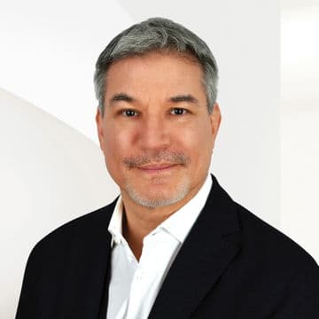 Porträtfoto von Christopher Jereb